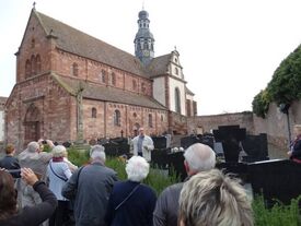 Visite guidée de la Collégiale et le cimetière.
