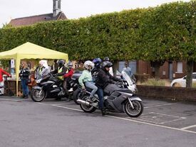 Tour de moto pour les enfants.