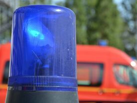 Un gyrophare de police et camion de pompier