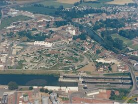 Vue aérienne de Courchelettes et de l'ancienne raffinerie BP.