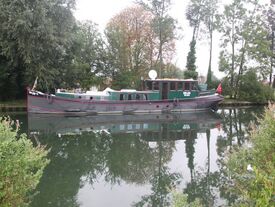 Péniche hollandaise à quai